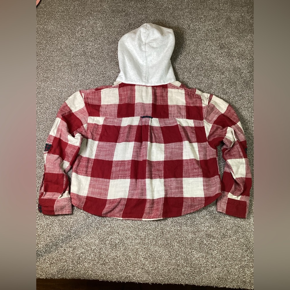American Eagle Outfitters Red and Cream Cropped Buffalo Plaid Hooded Flannel - Picture 5 of 9
